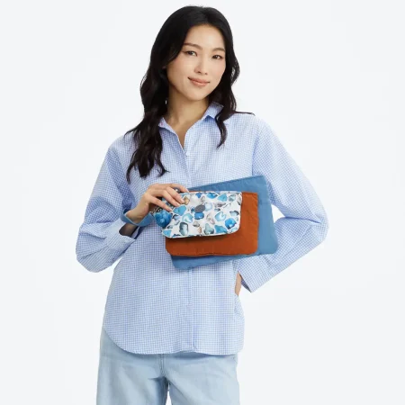 IAKA L WRISTLET Vintage Blue
